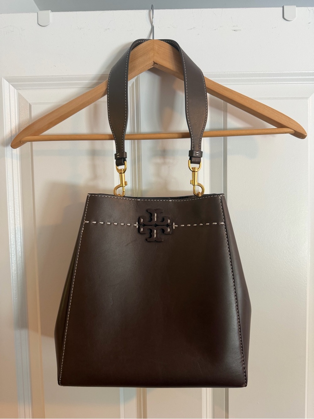 NWOT Tory Burch McGraw Leather Shoulder Bag in Chocolate Brown and Gold